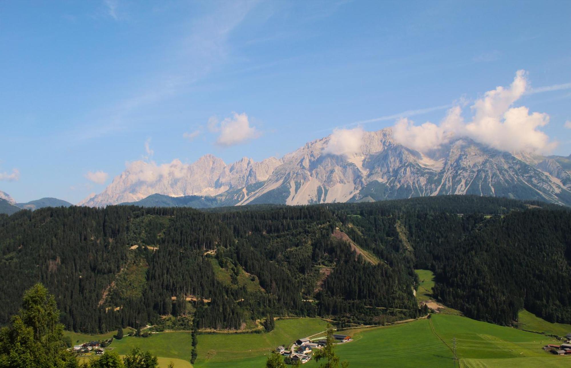 La Montana - Ski & Hiking Lodge Schladming Exterior photo