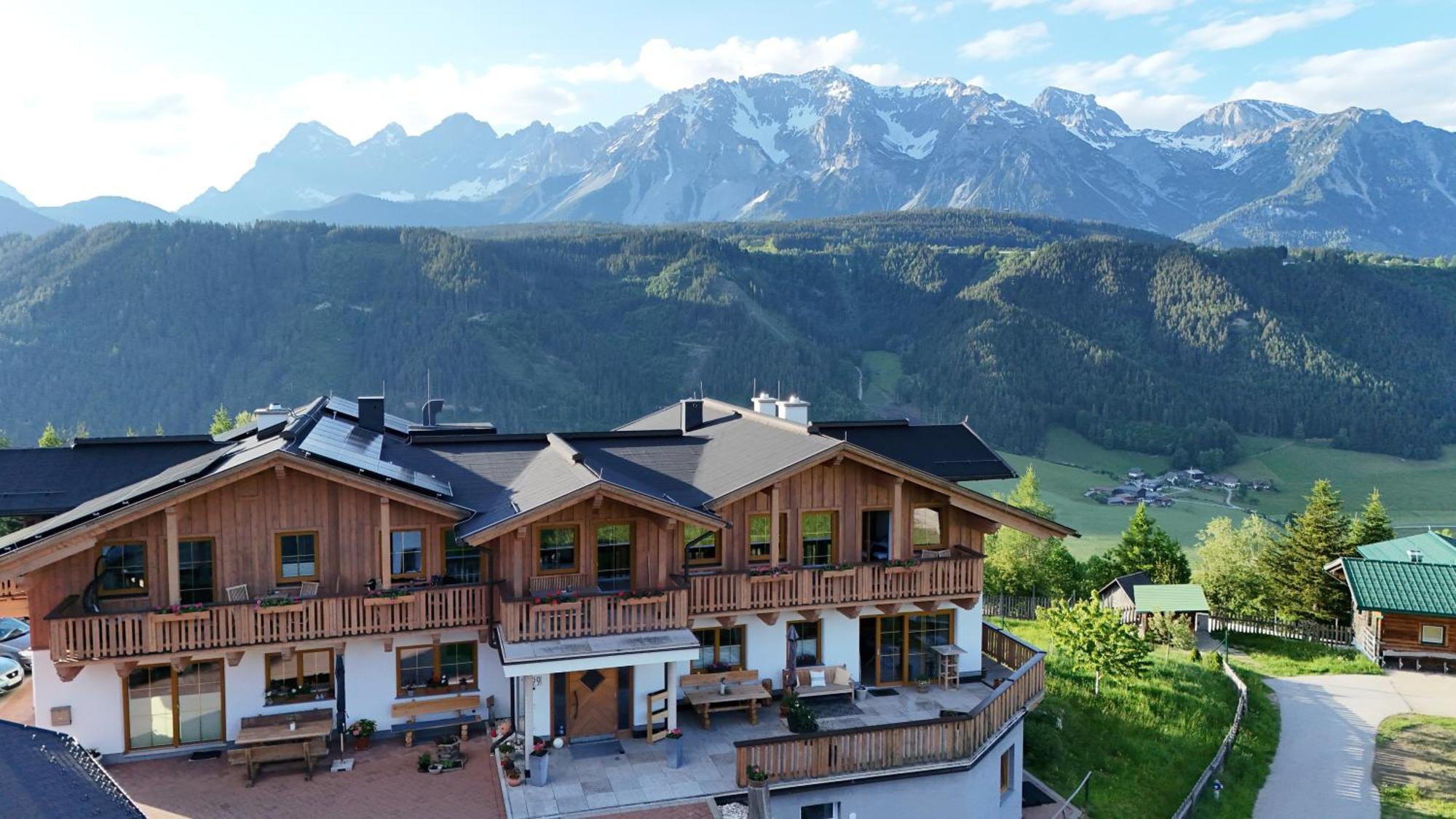 La Montana - Ski & Hiking Lodge Schladming Exterior photo