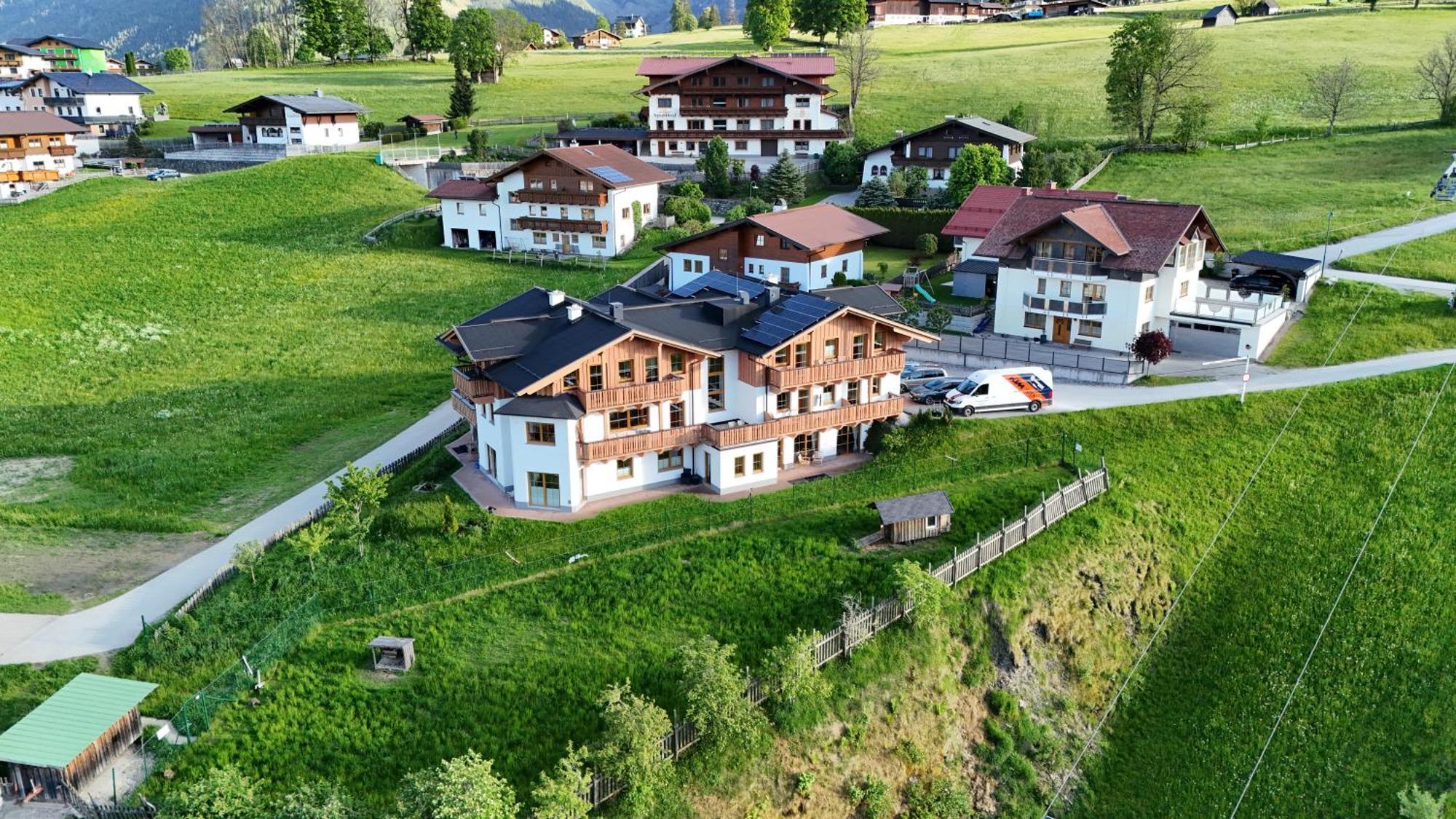 La Montana - Ski & Hiking Lodge Schladming Exterior photo